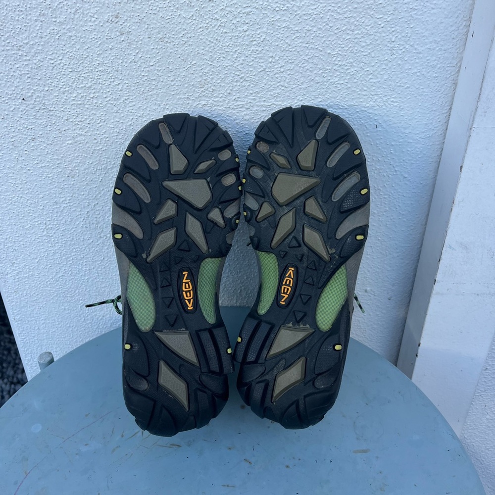 Women's Keen Targhee 2 Waterproof Mid Hiking Boots (8.5 US) - Picture 3 of 6